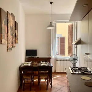  Appartamento Nice & Roomy Behind The Uffizi Museum